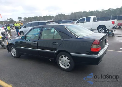 1999 Mercedes-Benz C 280 z USA, uszkodzony, nr VIN WDBHA29G9XA795712